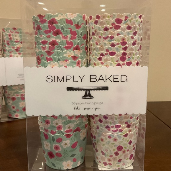 2 New Packages of Baking Cups - Flowers 🌺 - Picture 2 of 3